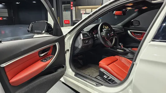 BMW 3 Series (F30) 330i M 2018 9