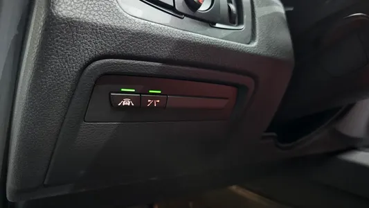 BMW 3 Series (F30) 330i M 2018 16