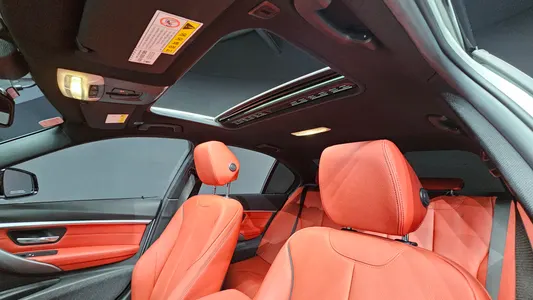 BMW 3 Series (F30) 330i M 2018 18