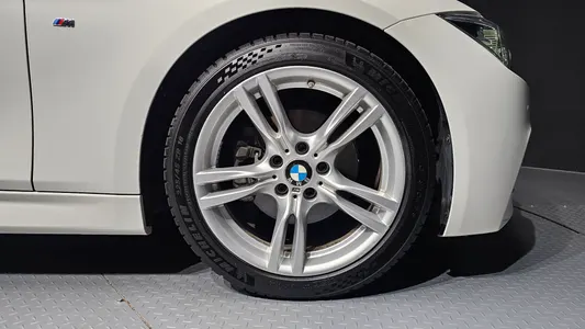 BMW 3 Series (F30) 330i M 2018 21
