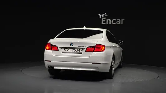 BMW 5 Series (F10) 520d 2011 4