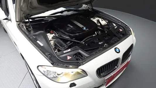 BMW 5 Series (F10) 520d 2011 6