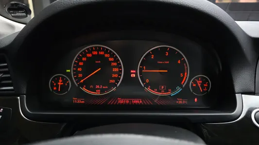 BMW 5 Series (F10) 520d 2011 8
