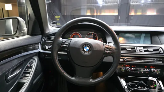 BMW 5 Series (F10) 520d 2011 13