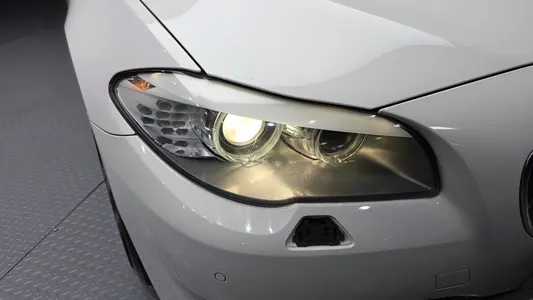 BMW 5 Series (F10) 520d 2011 22