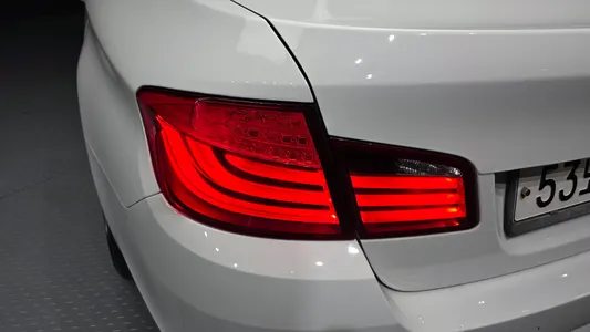 BMW 5 Series (F10) 520d 2011 23
