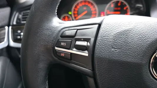 BMW 5 Series (F10) 520d 2011 28