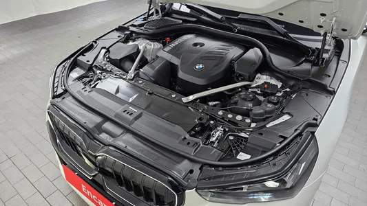 BMW 5 Series (G60) 520i 2025 5