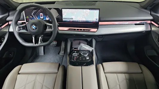 BMW 5 Series (G60) 520i 2025 6