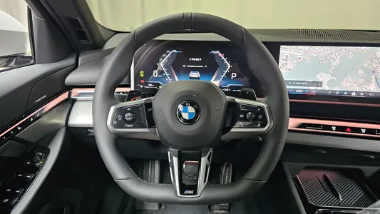 BMW 5 Series (G60) 520i 2025 12