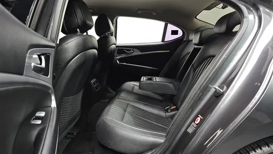 Genesis G70 2.0T AWD 2019 12
