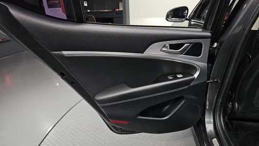 Genesis G70 2.0T AWD 2019 25