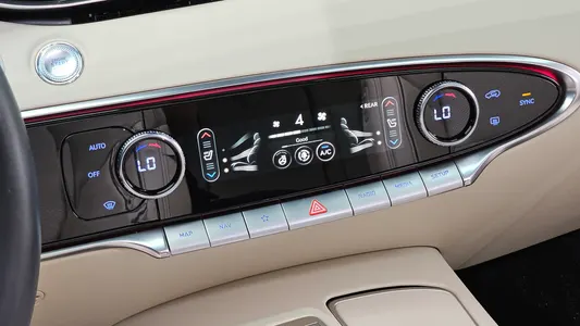 Genesis GV70 2.5T AWD 2022 15