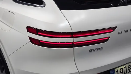 Genesis GV70 2.5T AWD 2022 23