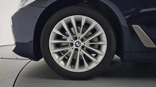 BMW 5 Series (G30) 520d xDrive 2020 4
