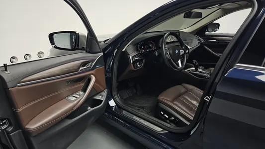 BMW 5 Series (G30) 520d xDrive 2020 9