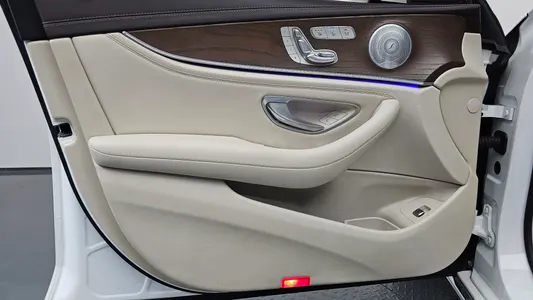 Mercedes-Benz E-Class W213 E300 4MATIC 2019 24