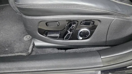 Genesis G90 5.0 AWD 2020 32