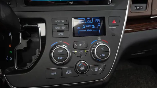 Toyota 시에나 3.5 AWD 2018 18