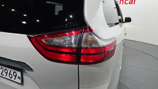 Toyota 시에나 3.5 AWD 2018 23