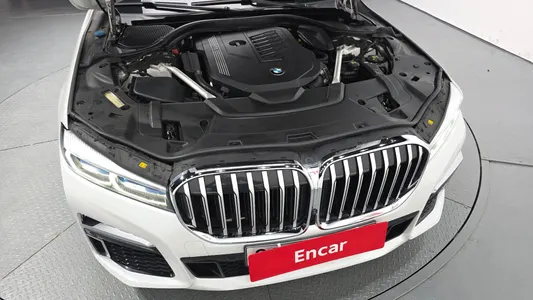 BMW 7 Series (G11) 740i M 2020 5