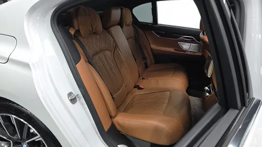 BMW 7 Series (G11) 740i M 2020 11