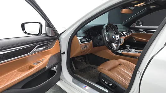 BMW 7 Series (G11) 740i M 2020 9
