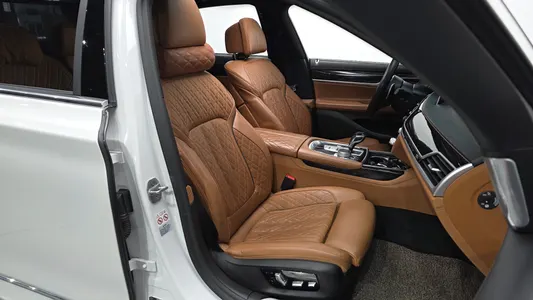 BMW 7 Series (G11) 740i M 2020 26