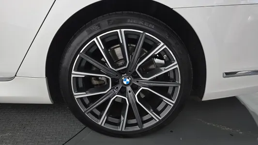 BMW 7 Series (G11) 740i M 2020 21