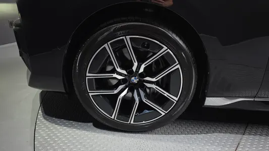 BMW 7 Series (G70) 740i xDrive M 2024 5
