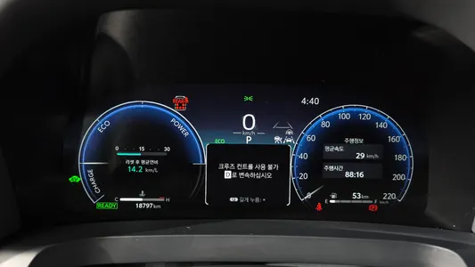 Toyota 4 2.5 HEV AWD 2025 8