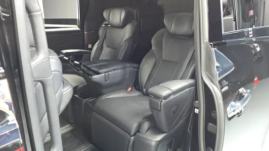 Toyota 4 2.5 HEV AWD 2025 11