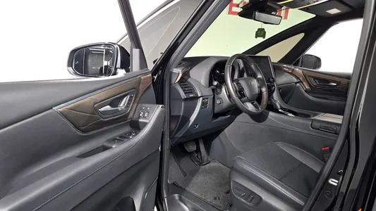 Toyota 4 2.5 HEV AWD 2025 10