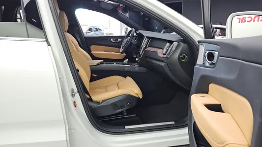 Volvo XC60 2 T8 2025 11