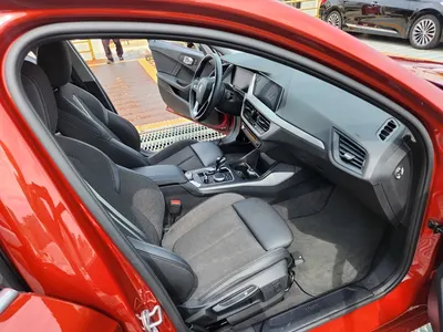 BMW 1 Series (F40) 118d 2020 13