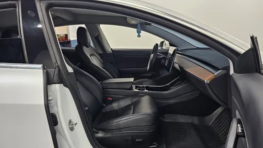 Tesla 3 AWD 2020 11