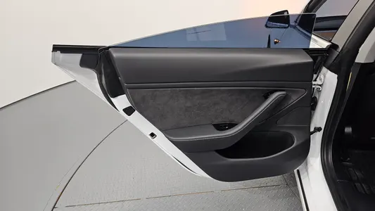 Tesla 3 AWD 2020 26