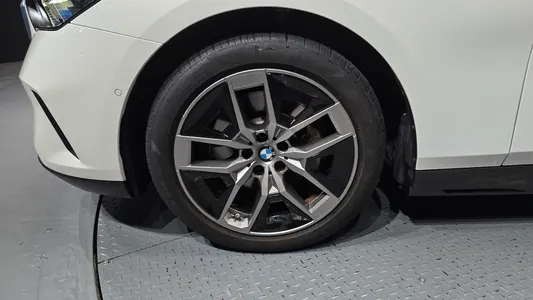 BMW 5 Series (G60) 530i xDrive 2024 5