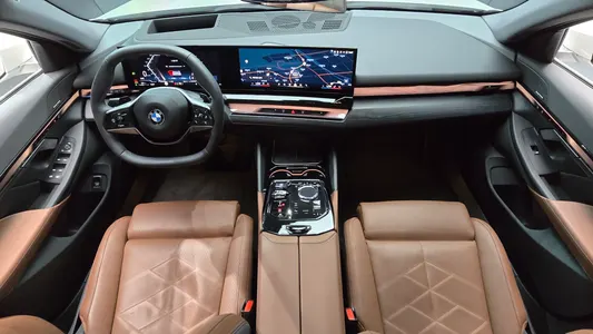 BMW 5 Series (G60) 530i xDrive 2024 7