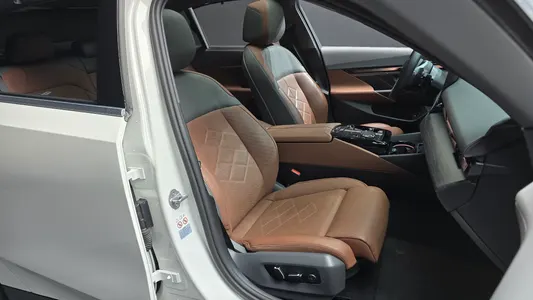 BMW 5 Series (G60) 530i xDrive 2024 26