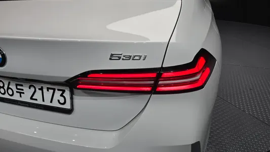 BMW 5 Series (G60) 530i xDrive 2024 23