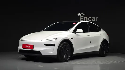 Tesla Y AWD 2025