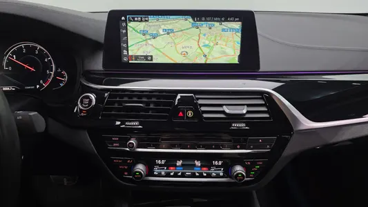 BMW 5 Series (G30) 520d M 2018 13