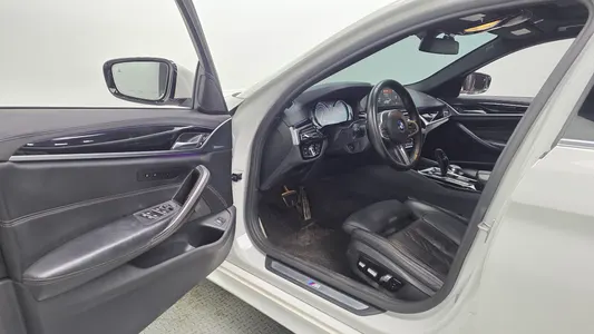 BMW 5 Series (G30) 520d M 2018 10