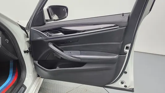 BMW 5 Series (G30) 520d M 2018 24