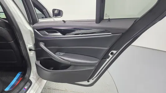 BMW 5 Series (G30) 520d M 2018 25