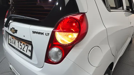 Chevrolet Spark LT 2015 24