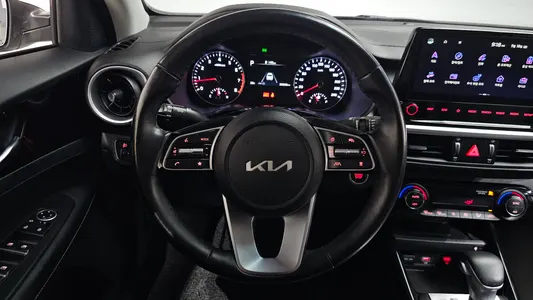 Kia K3 2 1.6 2022 13