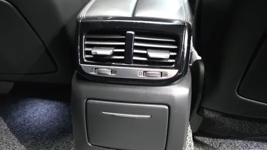 Genesis EQ900 3.3 T-GDI AWD 2016 37