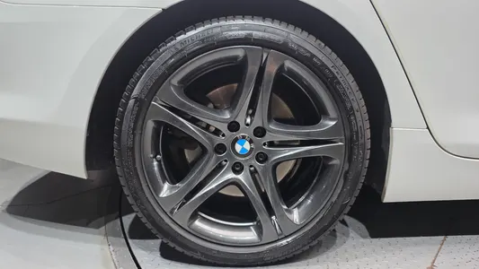 BMW 6 Series (F12) 640i 2013 5